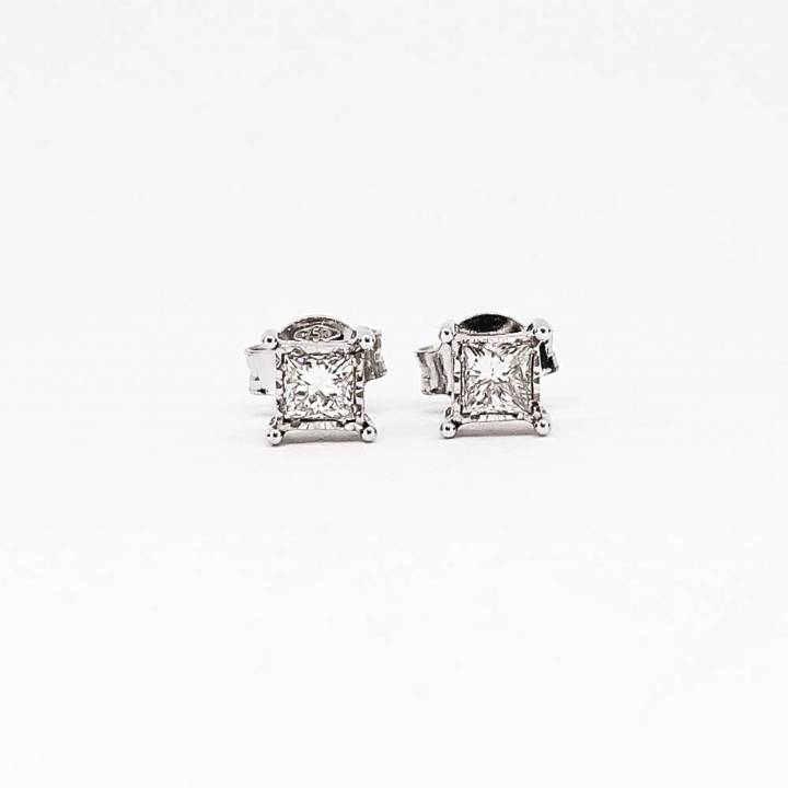 18ct White Gold Diamond Stud Earrings 0.50ct Total 0543716