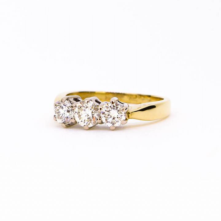 Pre-Owned 18ct Yellow Gold Diamond 3 Stone Ring 0.75ct