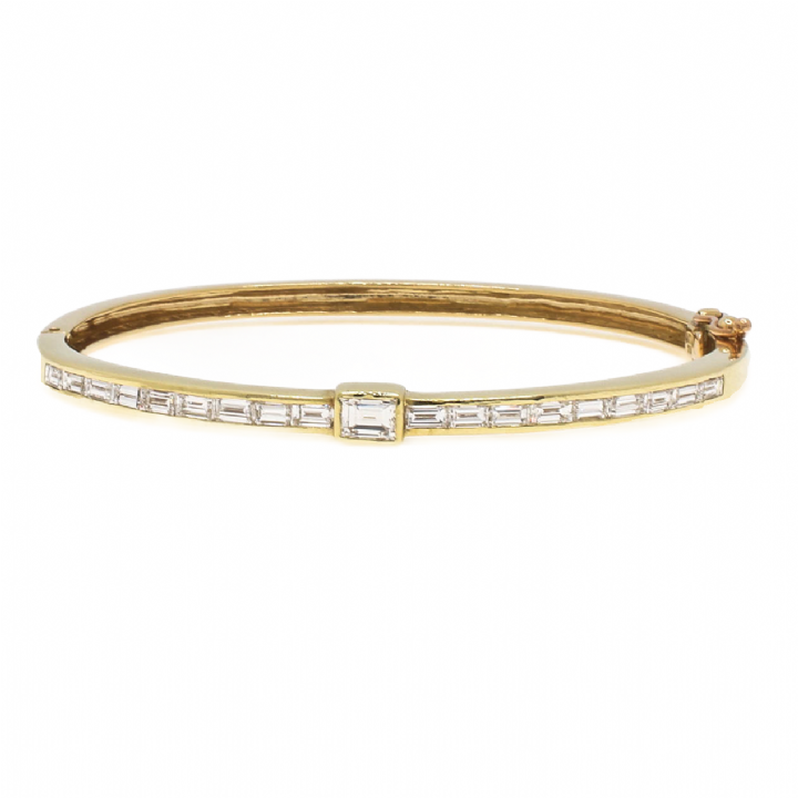 Pre-Owned 18ct Yellow Gold Diamond Bangle Total 2.14ct
