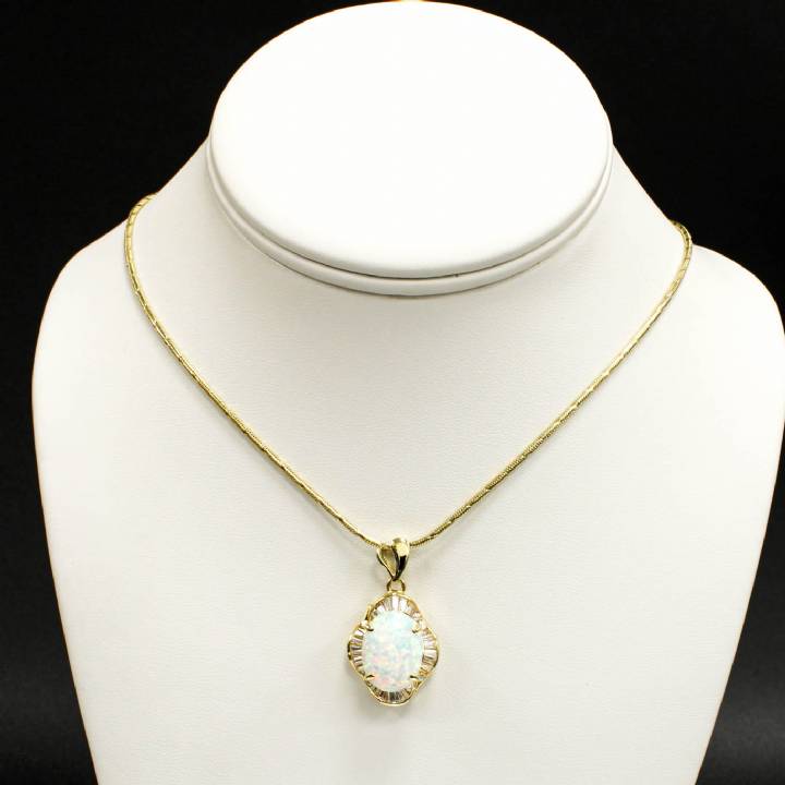 Pre-Owned 4ct Yellow Gold Opal & White Stone Pendant & 20