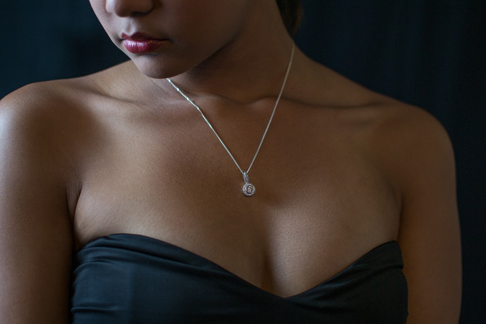 6 fabulous reasons to wear a pendant