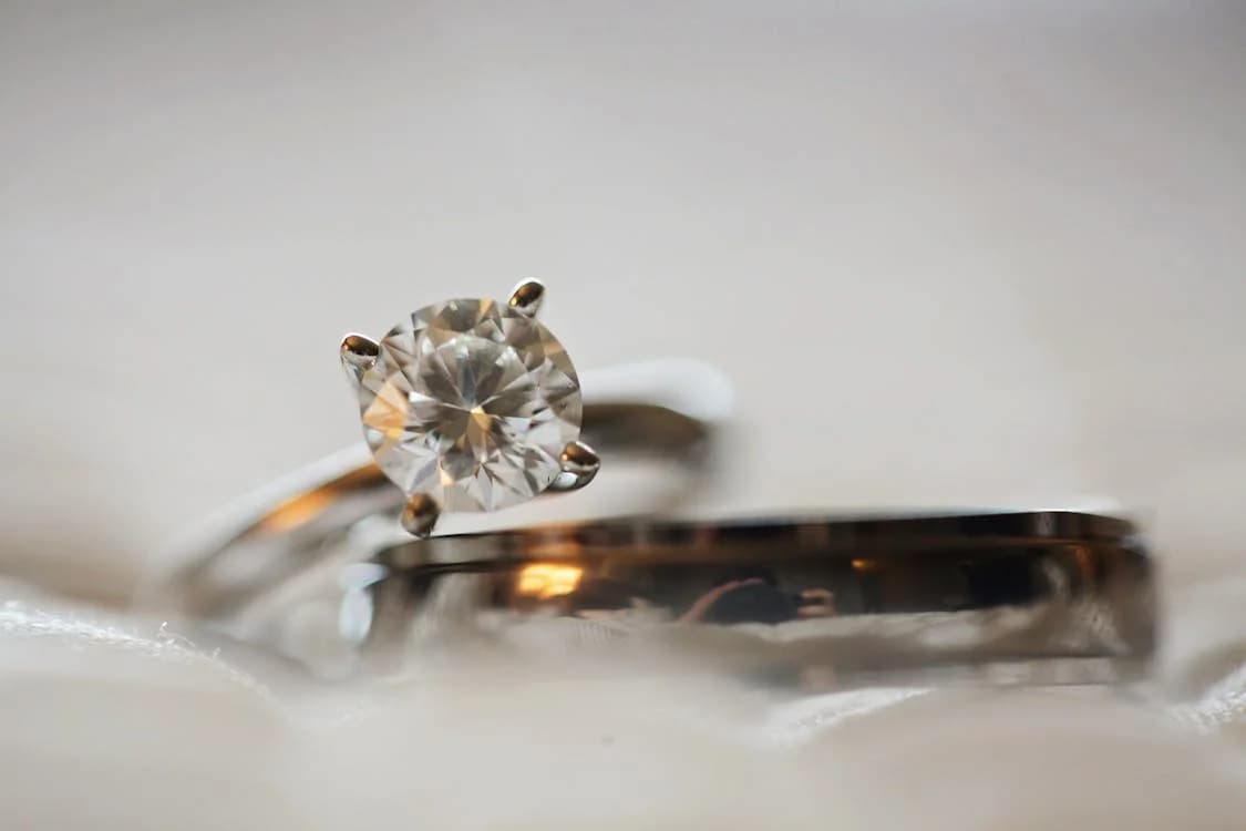 Spotting Fake Diamond Jewellery