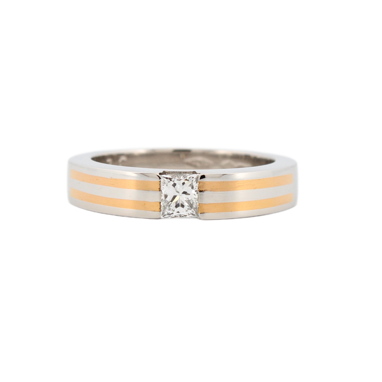 Platinum & 18ct Yellow Gold Diamond Solitaire Band Platinum & 18ct Yellow Gold Diamond Solitaire Band