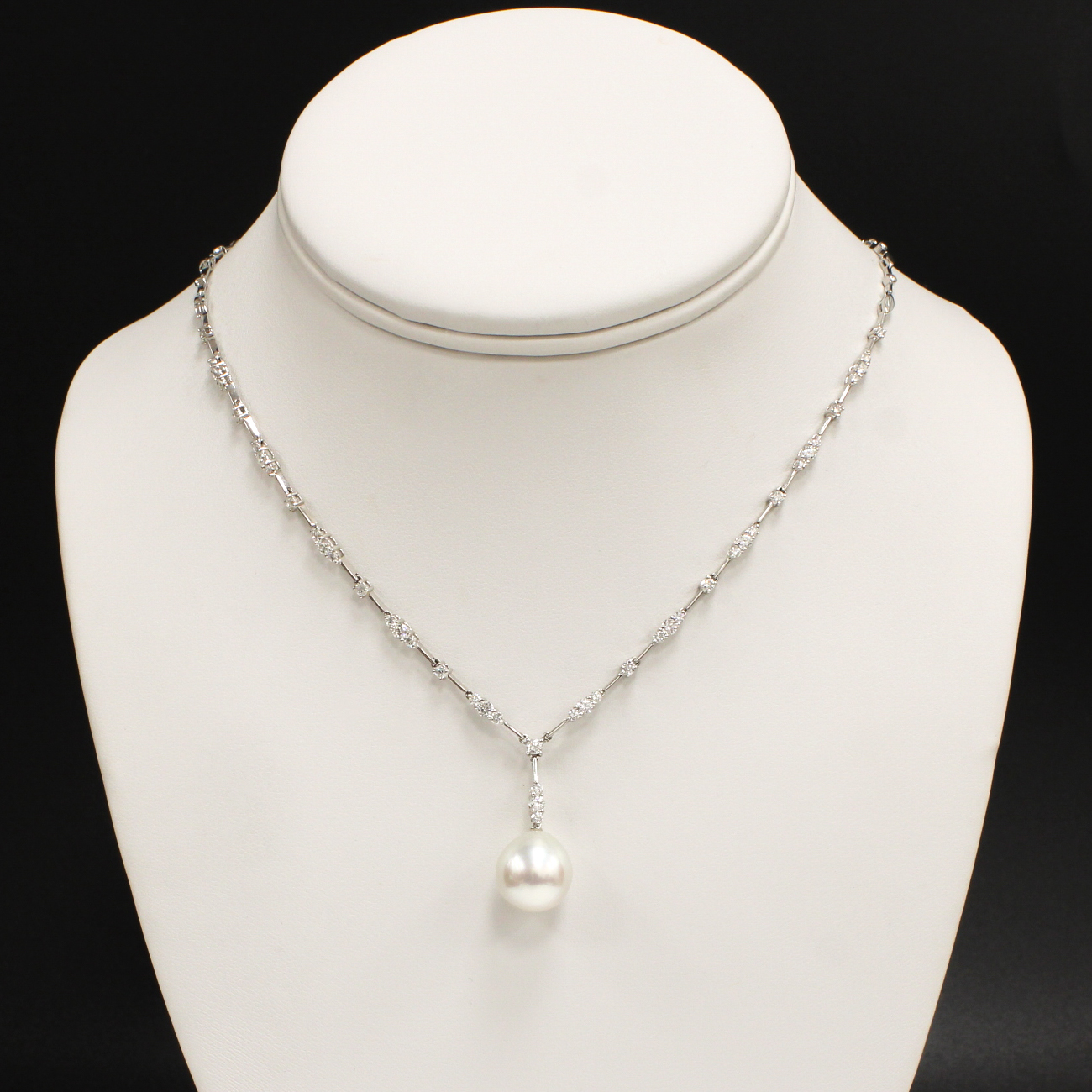 18ct White Gold Diamond & Pearl Necklace Total 1.43ct