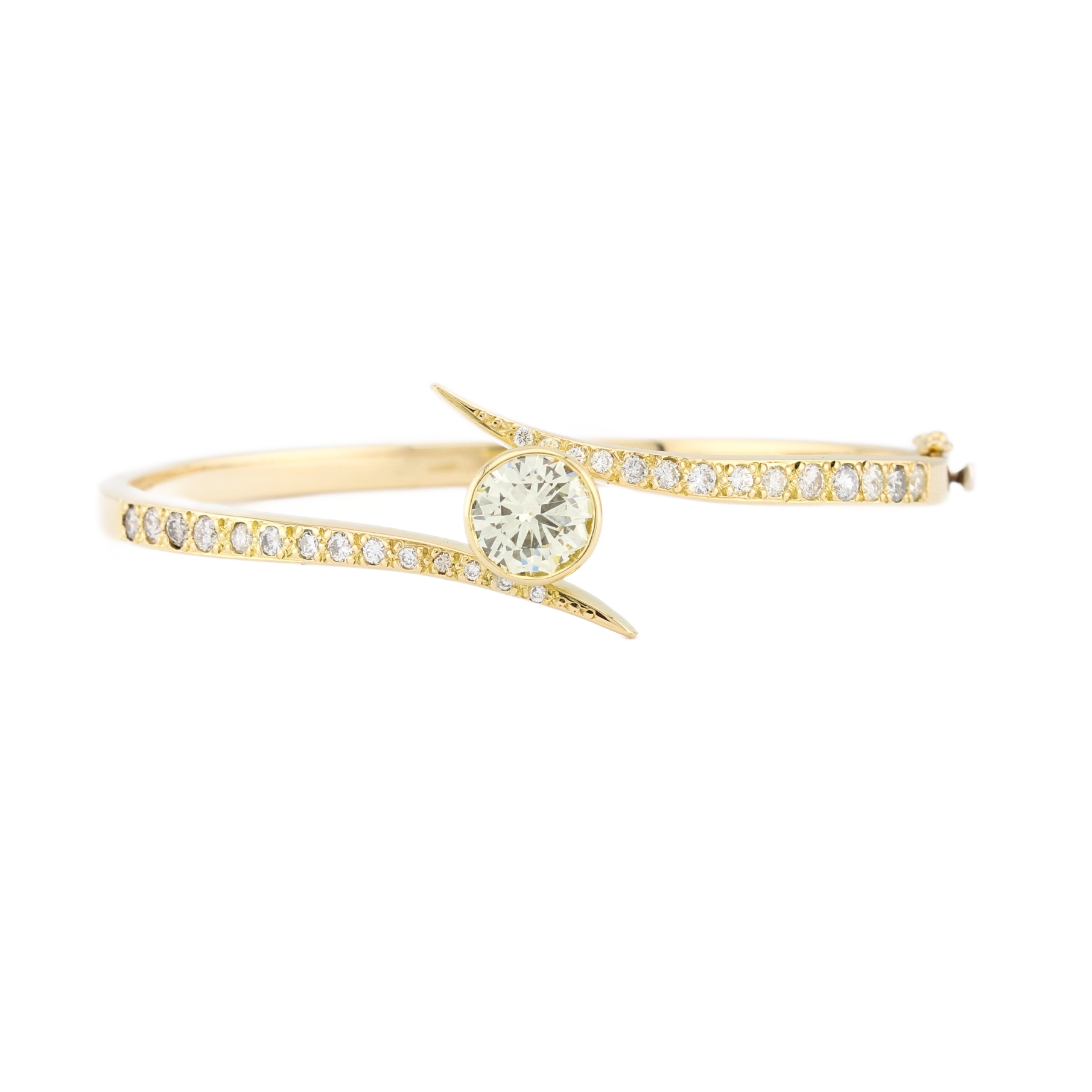 18ct Yellow Gold Diamond Bangle Total 2.92ct
