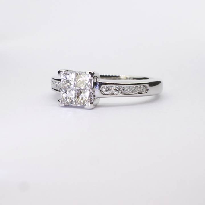 Pre-Owned 18ct White Gold Diamond Cluster Ring 0.75ct Total. 7107087