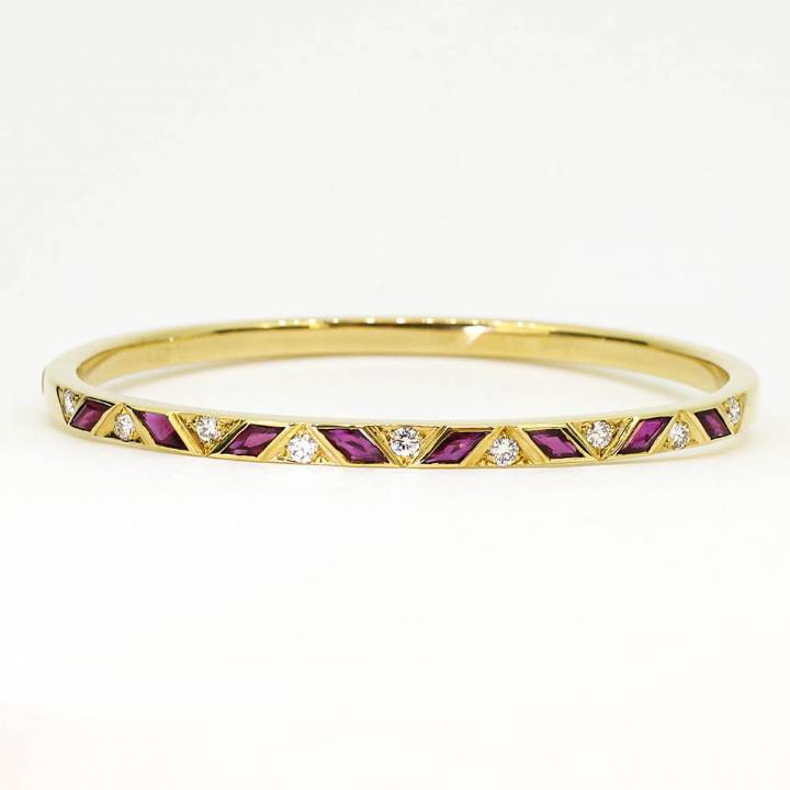 Pre-Owned 18ct Yellow Gold Ruby & Diamond Bangle 1607657