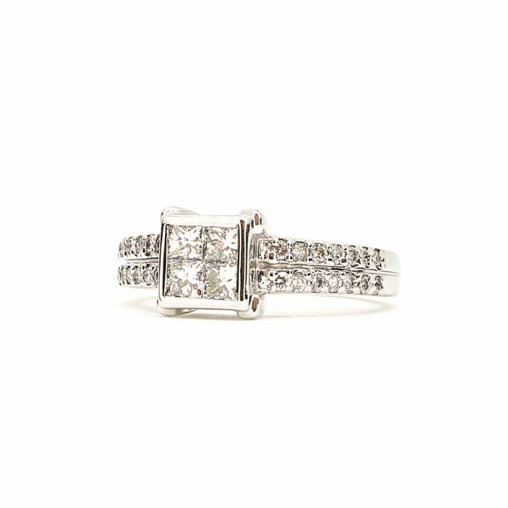 Pre-Owned 18ct White Gold Diamond Cluster Ring Total 0.74ct