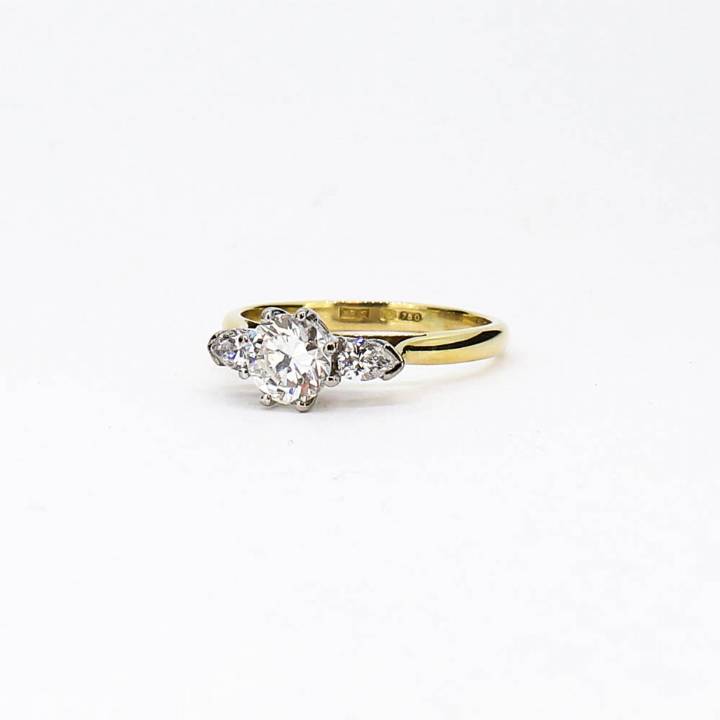 Pre-Owned 18ct Yellow Gold Diamond 3 Stone Ring Total 0.94ct 1604010