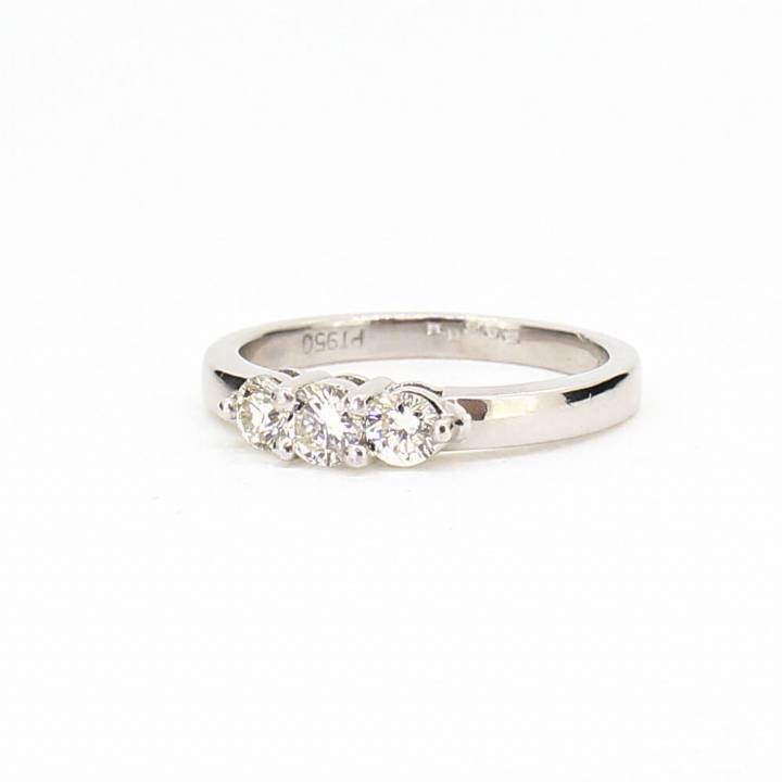 Pre-Owned Platinum Diamond 3 Stone Ring Total 0.50ct