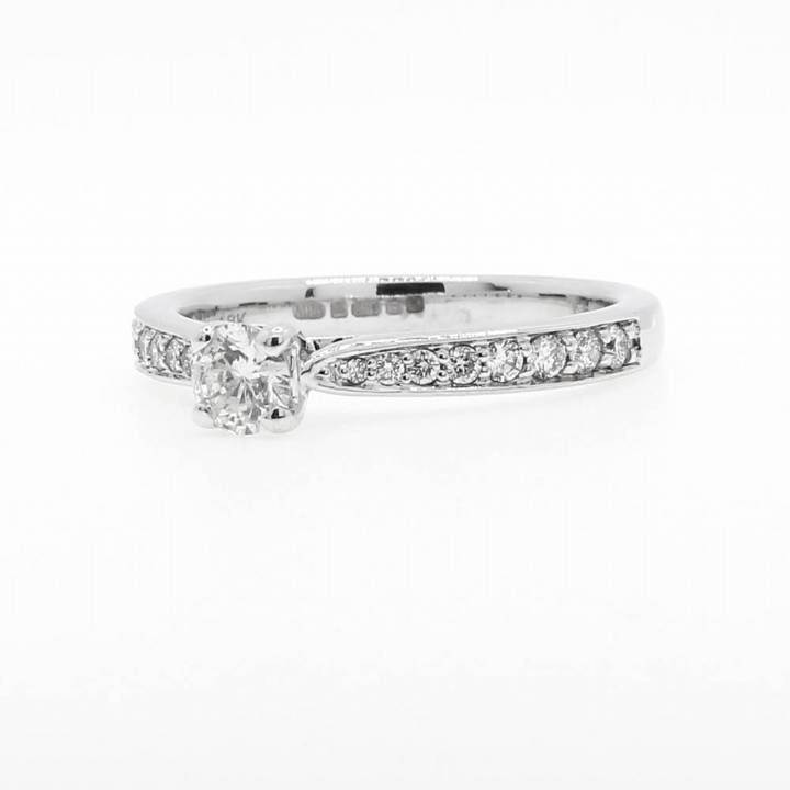 18ct White Gold Diamond Solitaire Ring & Shoulders Total 0.50ct