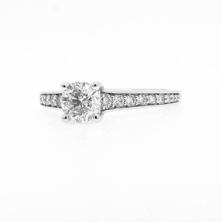 18ct White Gold Diamond Solitaire Ring & Shoulders Total 0.95ct