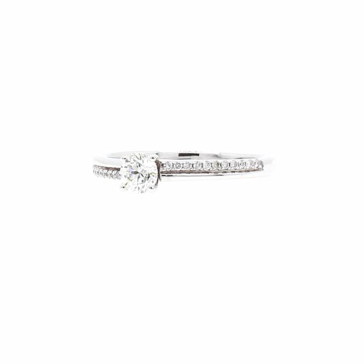 18ct White Gold Diamond Solitaire Ring & Shoulders Total 0.40ct