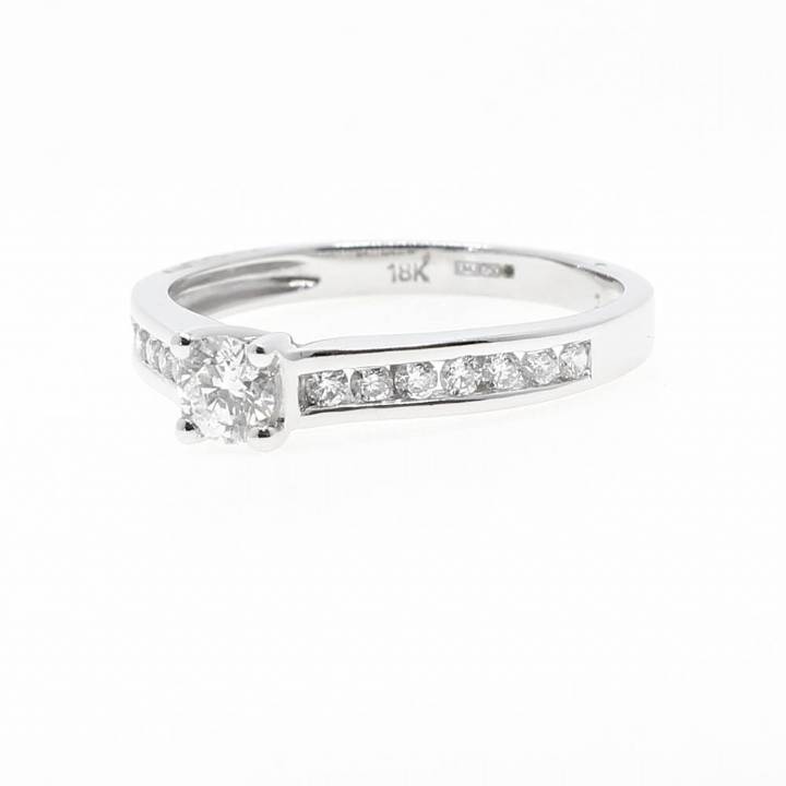 18ct White Gold Diamond Solitaire & Shoulders Ring Total 0.45ct