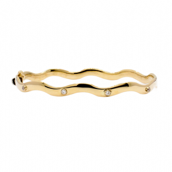 Pre-Owned 9ct Yellow Gold CZ Set Wave Bangle