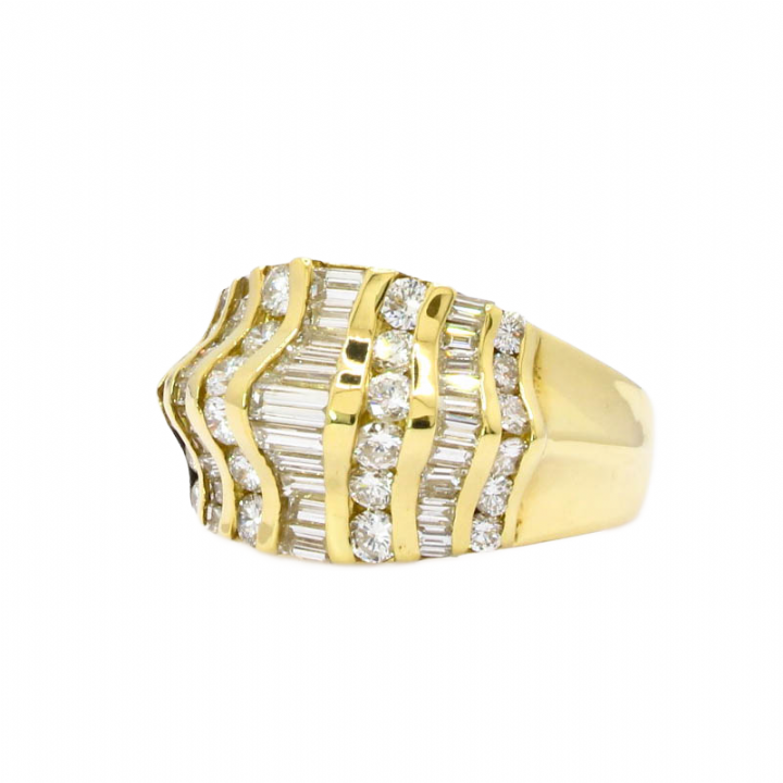 Pre-Owned 18ct Yellow Gold Diamond Fancy Ring Total 2.33ct