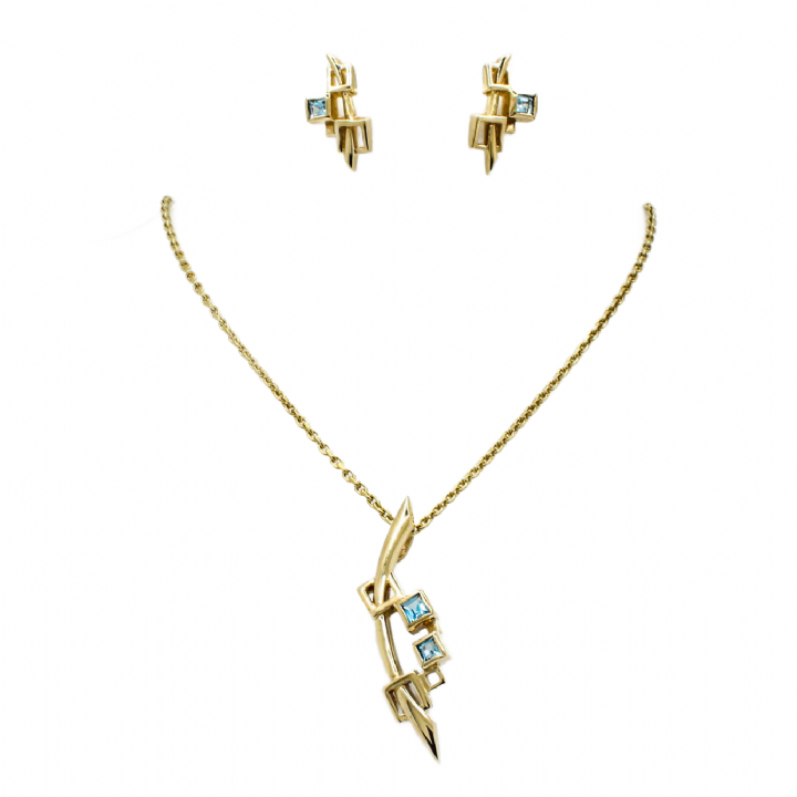 Pre-Owned 9ct Yellow Gold Blue Topaz Pendant & Earrings Set
