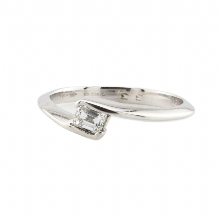Pre-Owned Platinum Diamond Solitaire Ring 0.33 Carat 1601586
