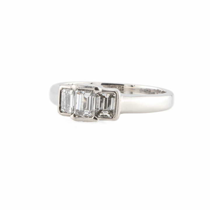 Pre-Owned Platinum Diamond 3 Stone Ring Total 0.66ct
