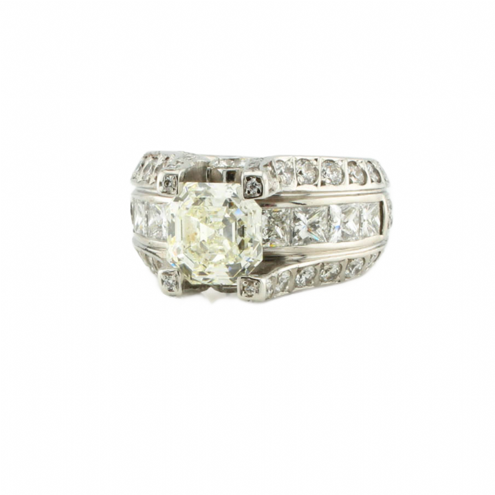 Pre-Owned 18ct White Gold Diamond Soltaire Ring Total 6.00ct