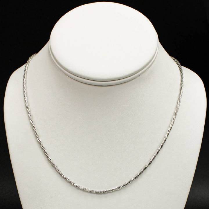 Pre-Owned 9ct White Gold 18