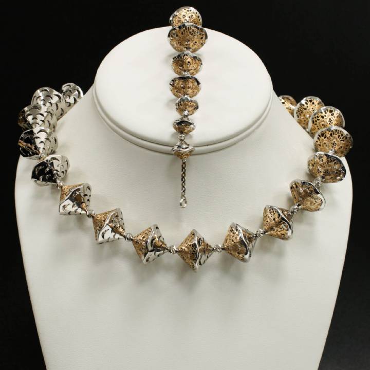 Pre-Owned 18ct 2 Colour Fancy Necklet & Bracelet Set 7020289